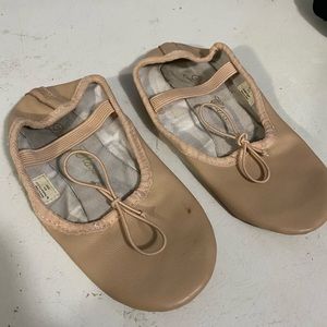 🩰 Girls pink ballet shoes 🩰